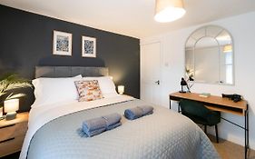 Stunning 2-Bedroom Home In City Centre With Wi-Fi!